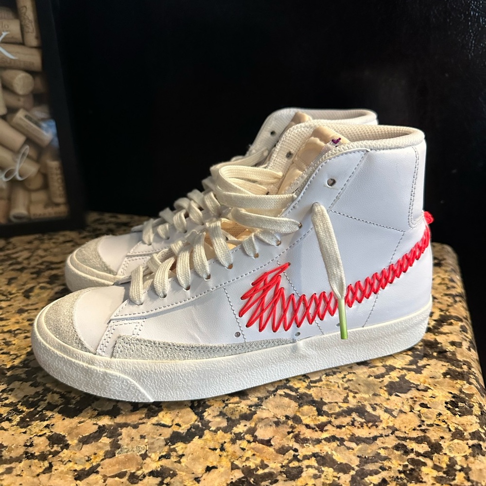 NIKE BLAZER MID ‘77 BG
